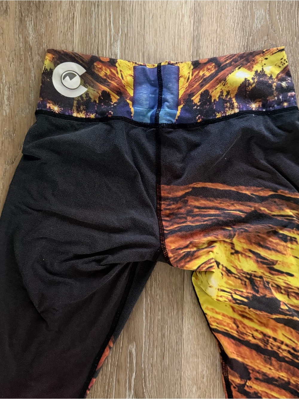 Colorado Threads- Red Rocks Leggings- Limited Addition - Picture 6 of 7